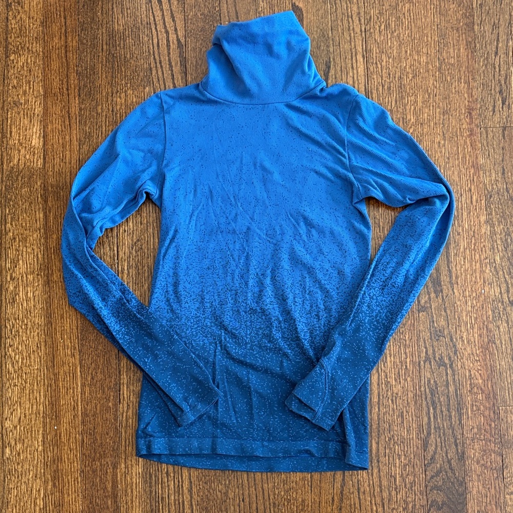 Athleta flurry base layer Turtleneck Top size XS